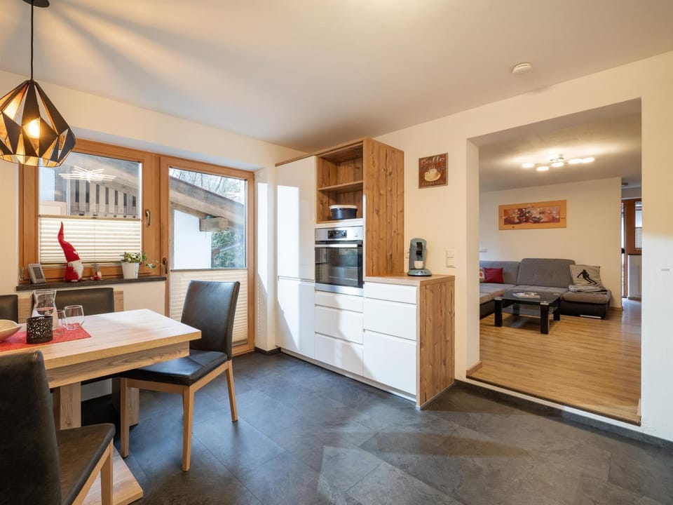 Kitchen or kitchenette, Living room, Seating area, Dining area, stove