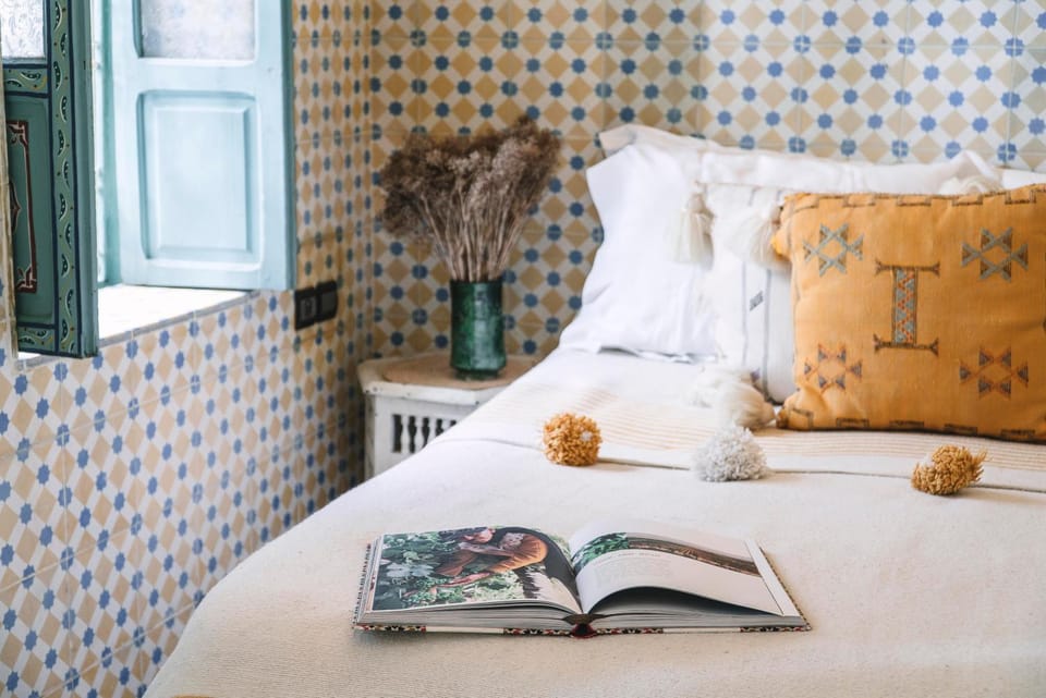 Bed, Photo of the whole room, Decorative detail
