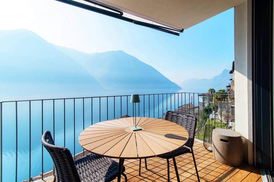 Balcony/Terrace, Lake view