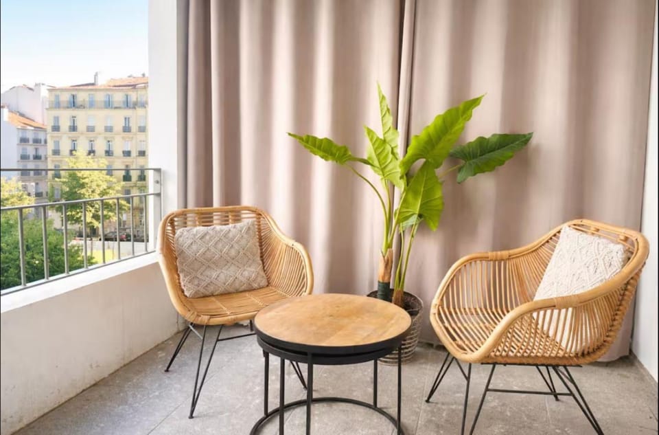 Day, View (from property/room), Balcony/Terrace, Living room, Seating area
