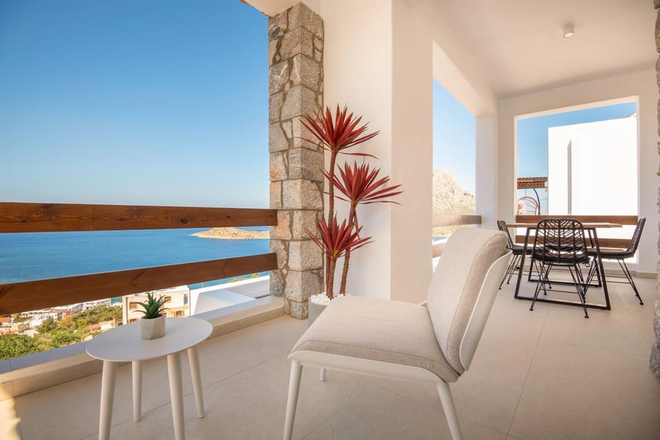 Patio, Nearby landmark, Day, Natural landscape, View (from property/room), Balcony/Terrace, Seating area, Dining area, Landmark view, Sea view