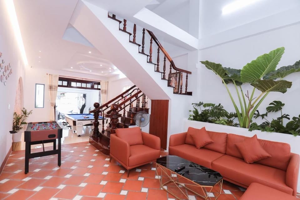 Nightclub / DJ, Living room