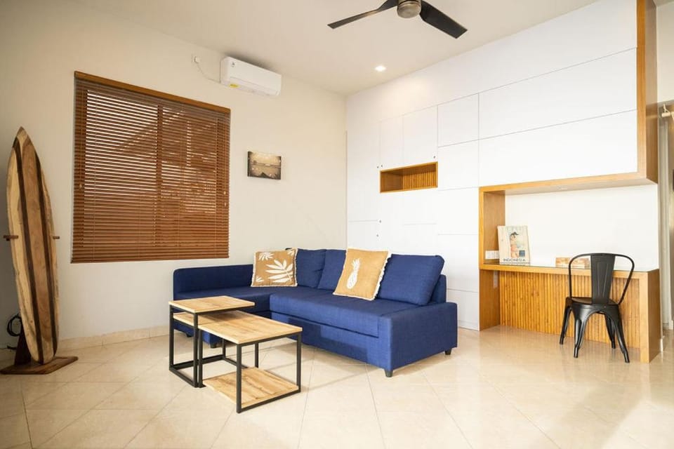 Living room, Seating area, air conditioner