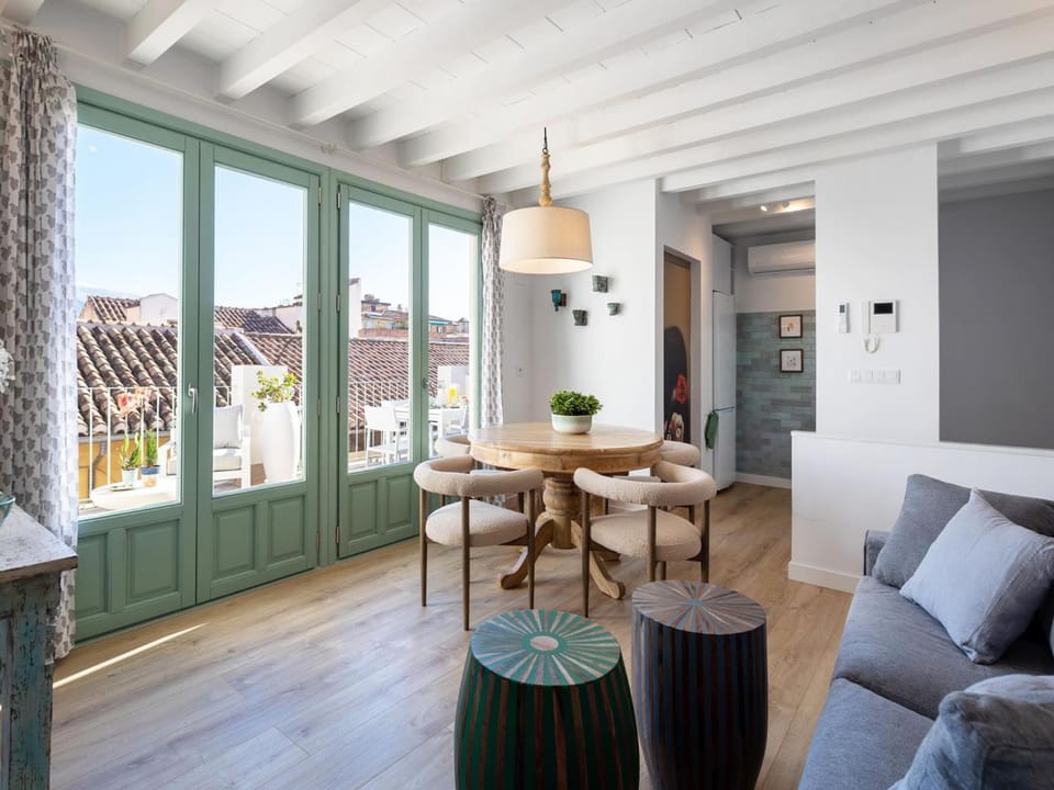 Living room, Seating area, Dining area