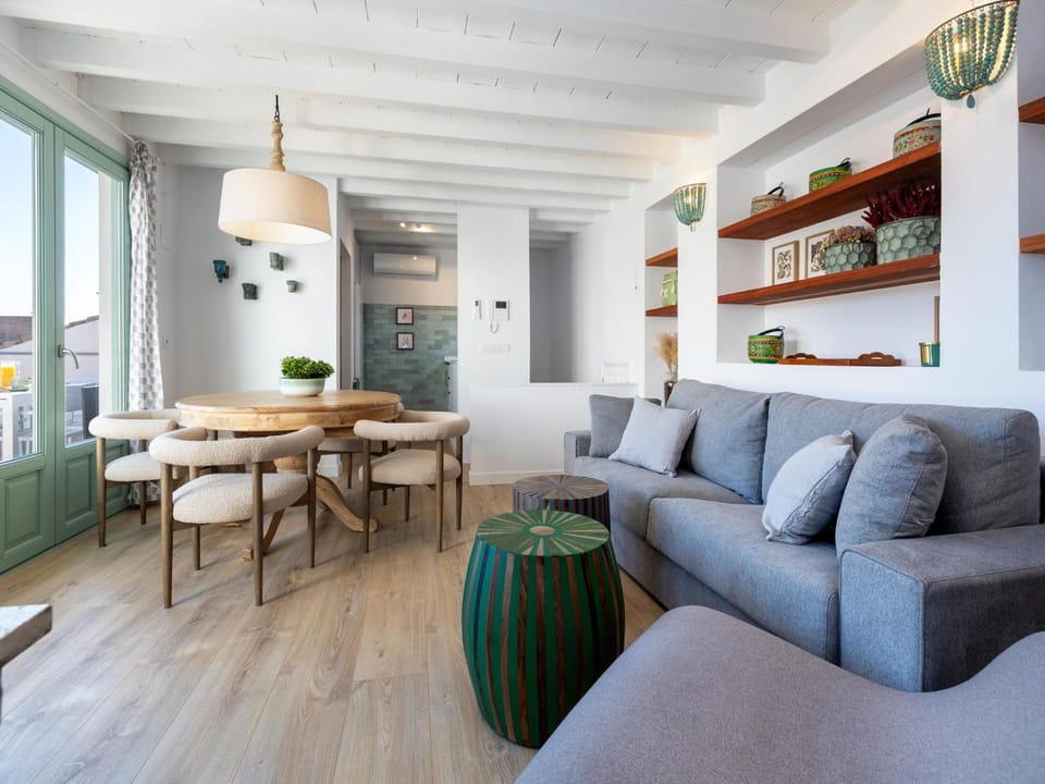 Living room, Seating area, Dining area