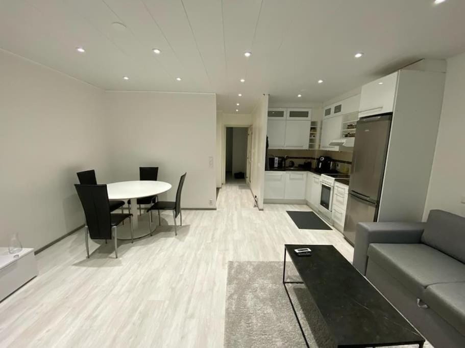 Kitchen or kitchenette, Living room, Seating area, Dining area, minibar, pet friendly