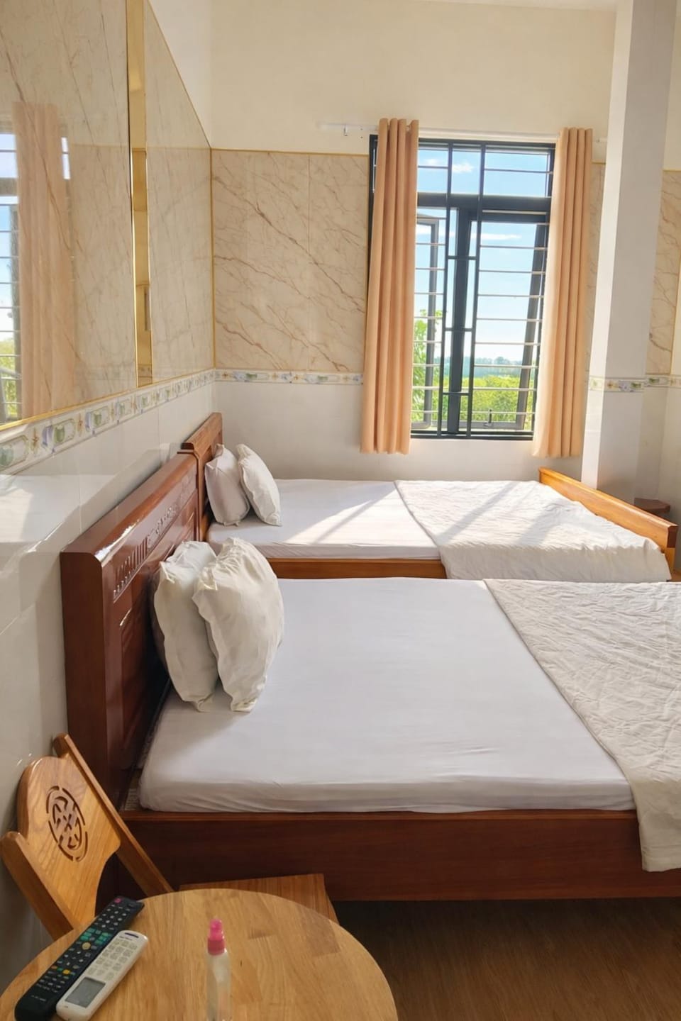 Photo of the whole room, Bedroom
