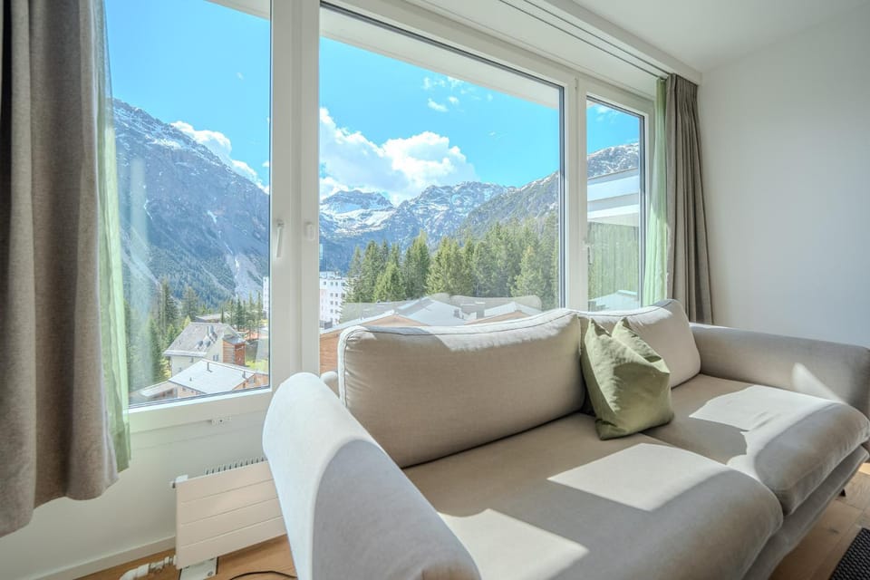 Day, Natural landscape, Living room, Photo of the whole room, Seating area, Mountain view