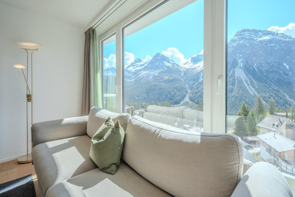 Day, Natural landscape, Winter, Living room, Seating area, Mountain view