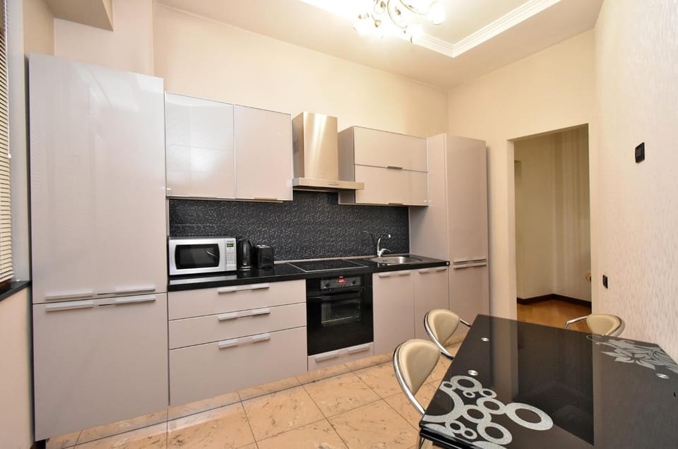 Kitchen or kitchenette, dishwasher, minibar
