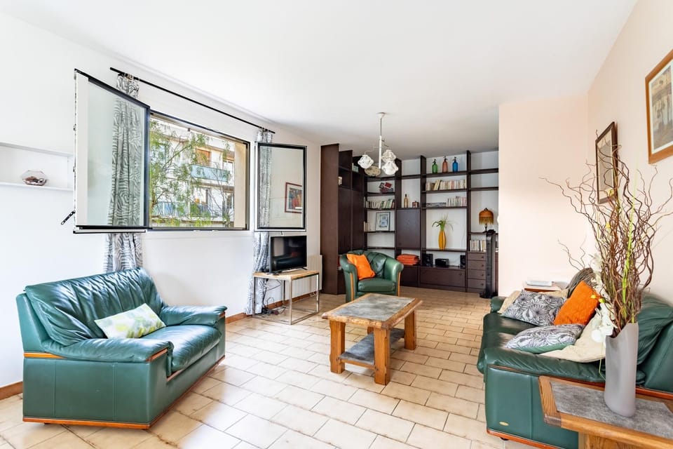 Library, Living room