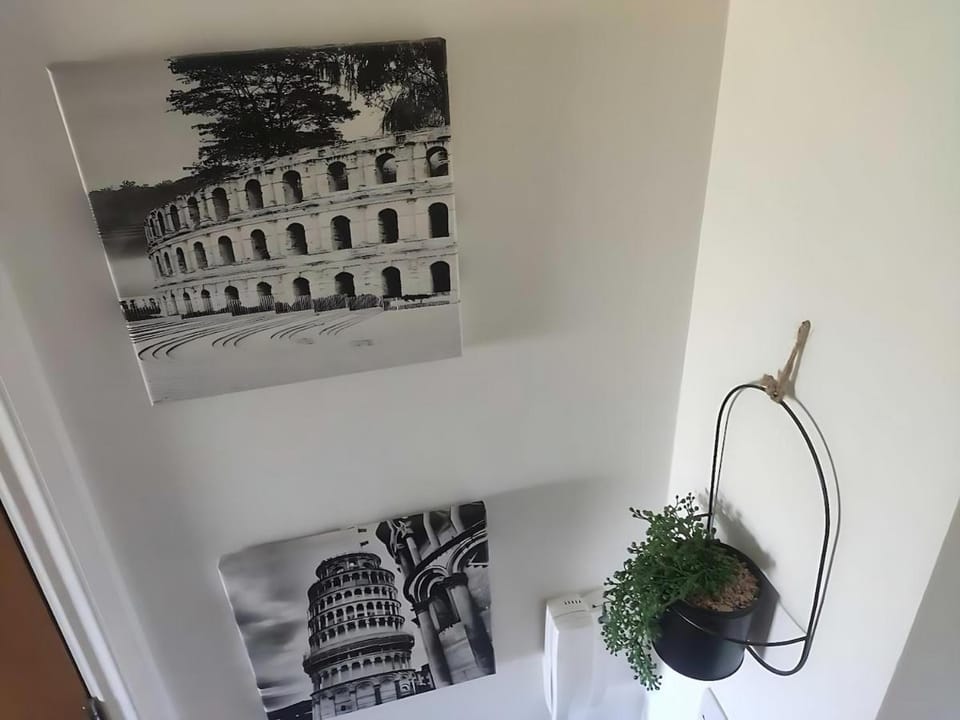 2 Bed Crawley Apt - Near Gatwick Apartment in Crawley
