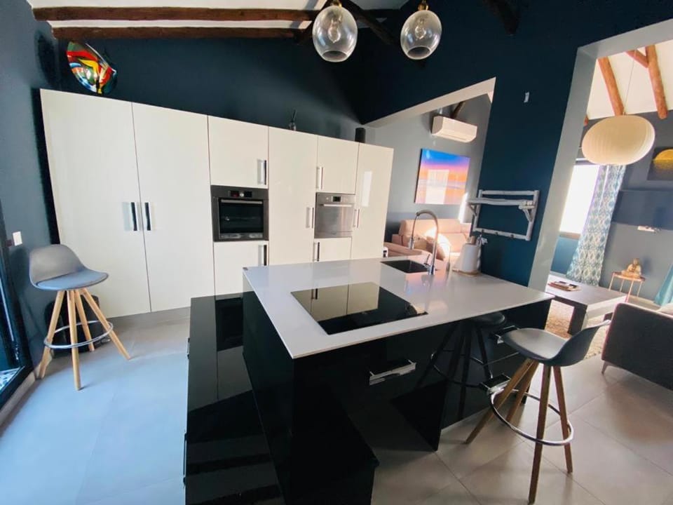 Coffee/tea facilities, Kitchen or kitchenette, Other