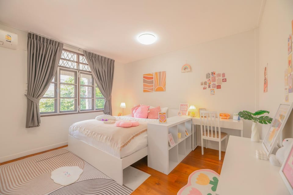 Photo of the whole room, Bedroom