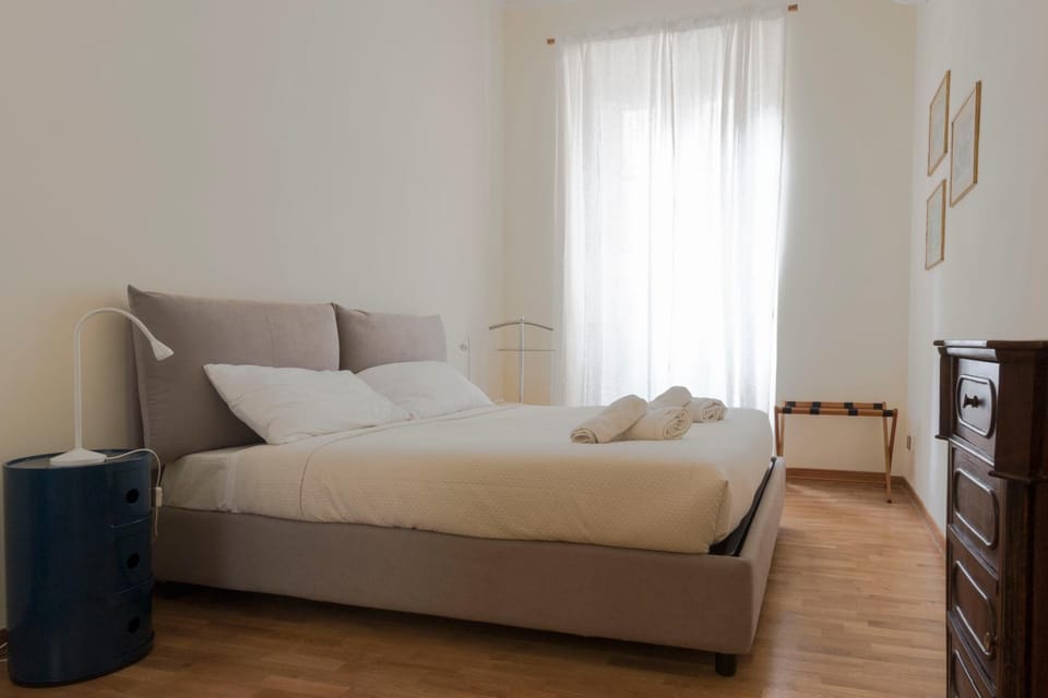 Bedroom, towels