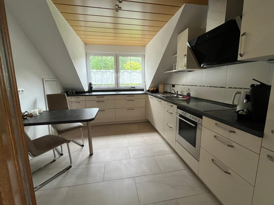 Kitchen or kitchenette, Seating area, Dining area, stove