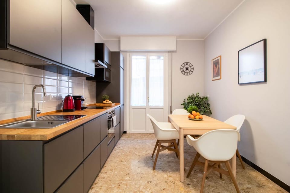 Kitchen or kitchenette, Dining area, minibar, pet friendly, stove