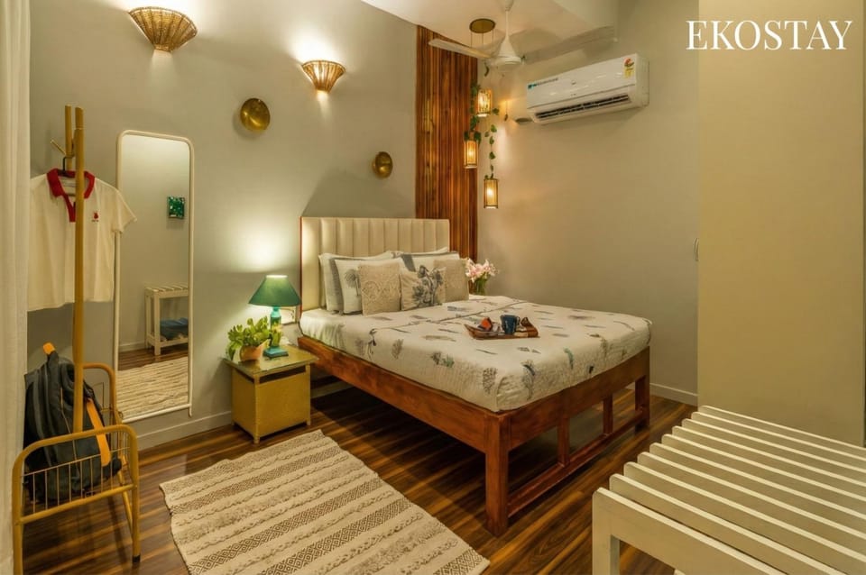 Bed, Photo of the whole room, Bedroom, air conditioner