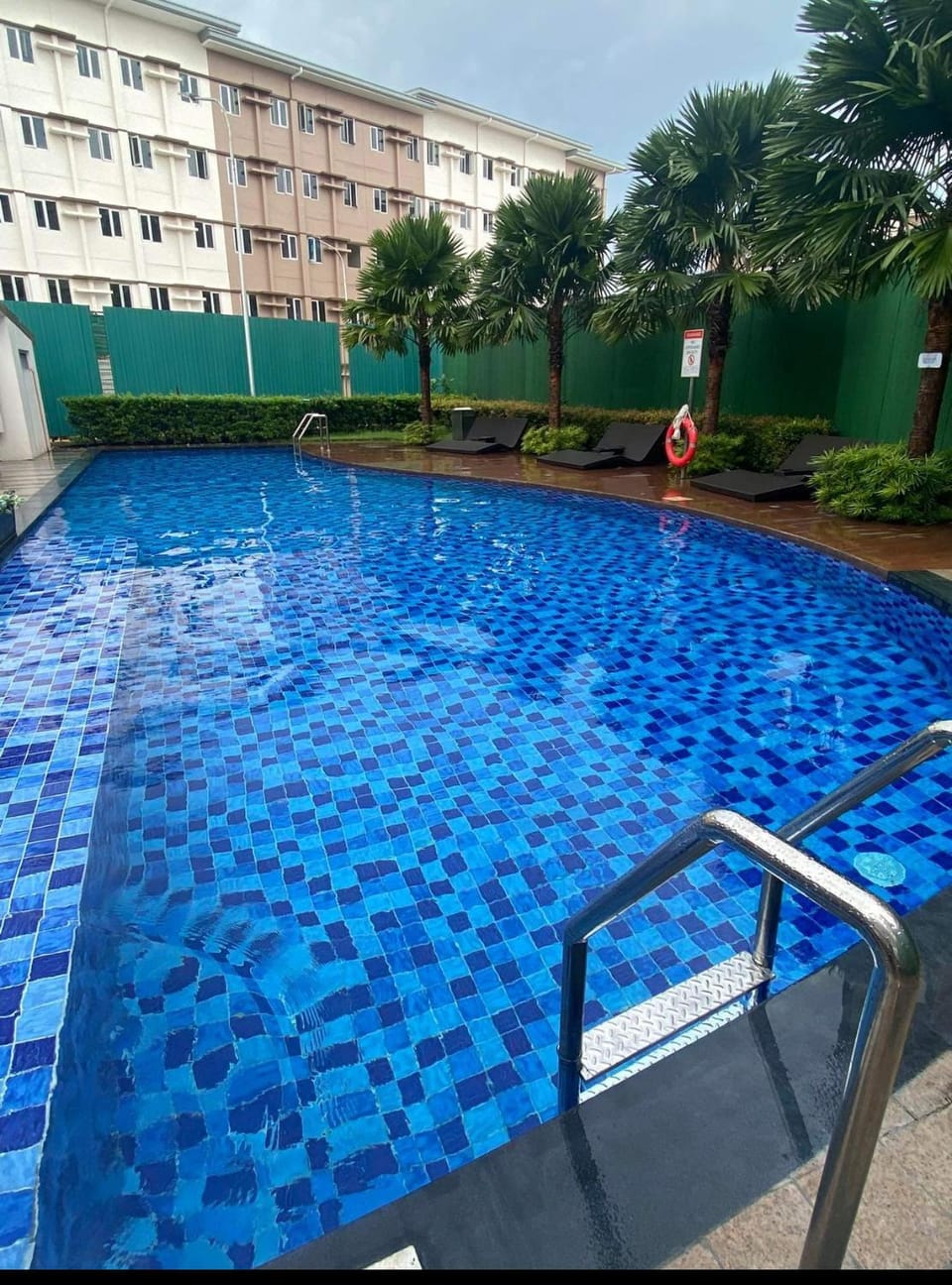 Condotel Minimalist Apartment in Region of Manila