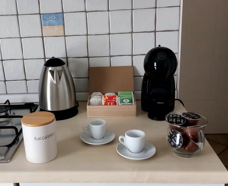 Coffee/tea facilities, Kitchen or kitchenette