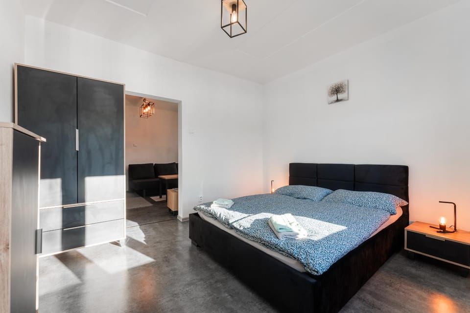 Bed, Bedroom, towels, wardrobe