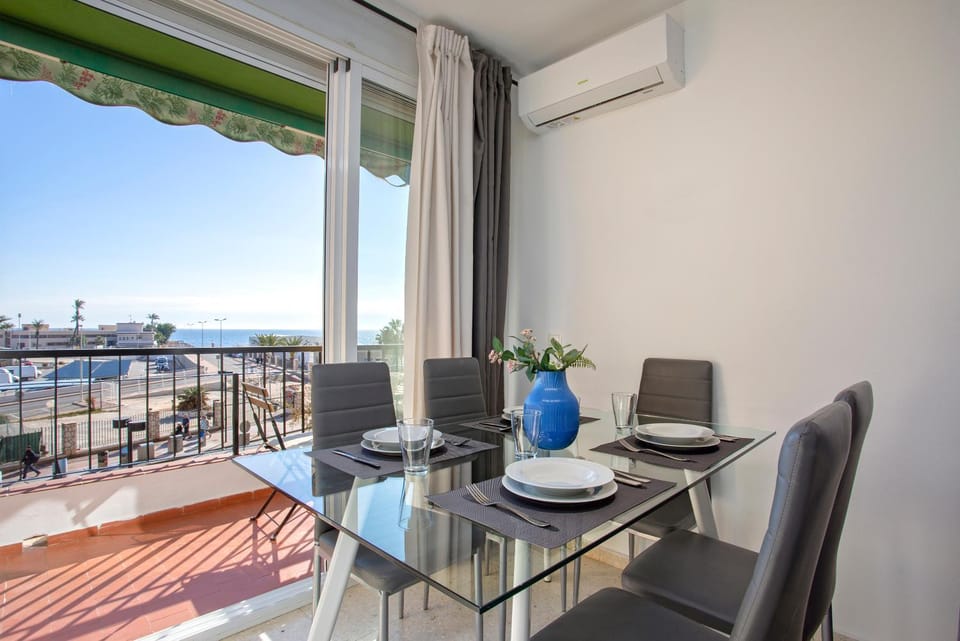 Natural landscape, Balcony/Terrace, Living room, Seating area, Dining area, Sea view, air conditioner
