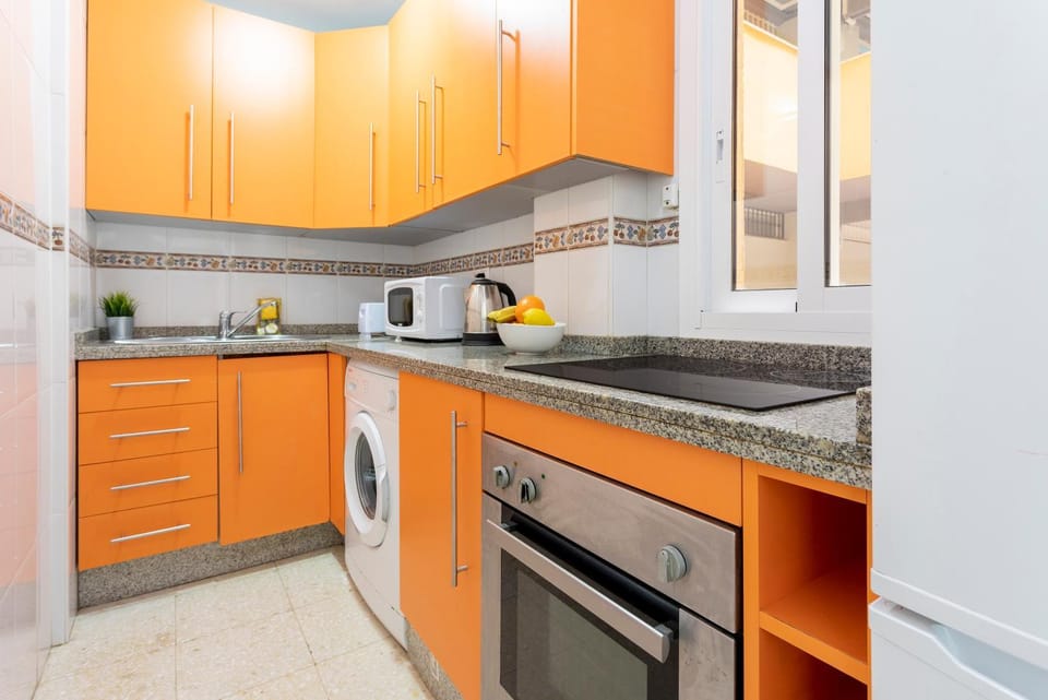 Kitchen or kitchenette, microwave, minibar, oven, pet friendly, stove, toaster, washing machine