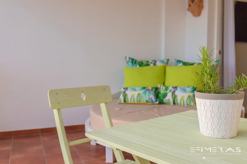 Off site, Day, Summer, Balcony/Terrace, Decorative detail