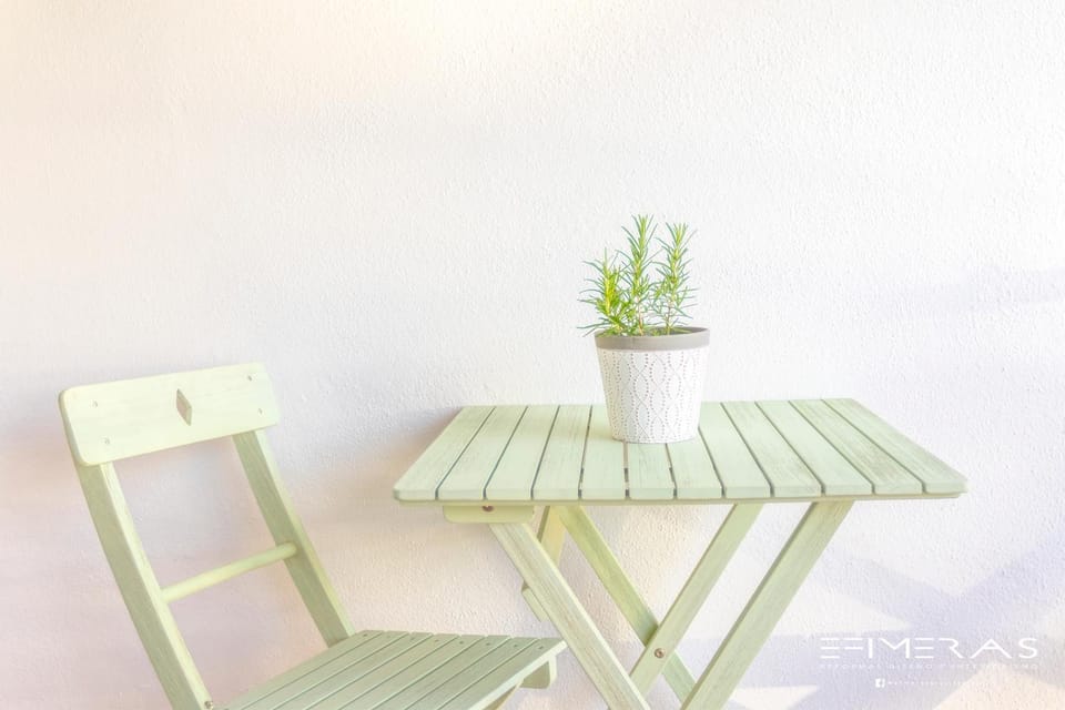 Off site, Day, Summer, Balcony/Terrace, Decorative detail