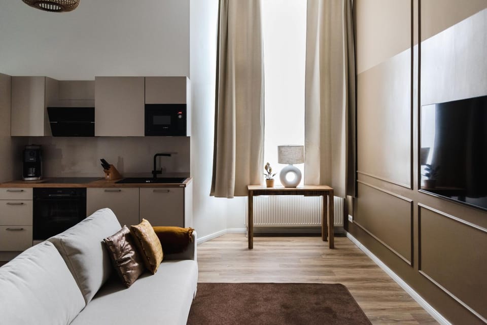TV and multimedia, Kitchen or kitchenette, Living room, Decorative detail, Seating area, Evening entertainment, stove