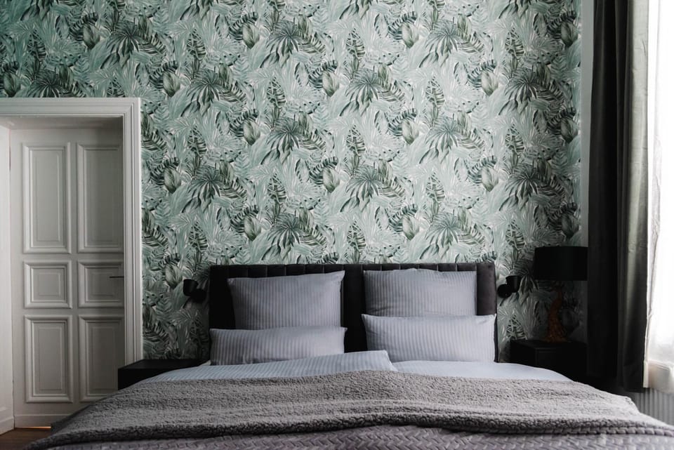 Bed, Photo of the whole room, Decorative detail, Bedroom, internet