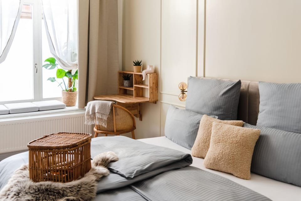 Bed, View (from property/room), Photo of the whole room, Decorative detail, Seating area, Bedroom