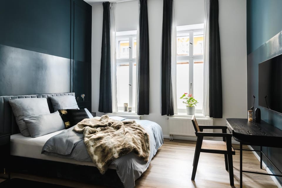 Bed, TV and multimedia, View (from property/room), Photo of the whole room, Seating area, Bedroom, heating