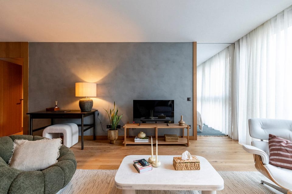 Communal lounge/ TV room, TV and multimedia, Living room, Seating area, Evening entertainment