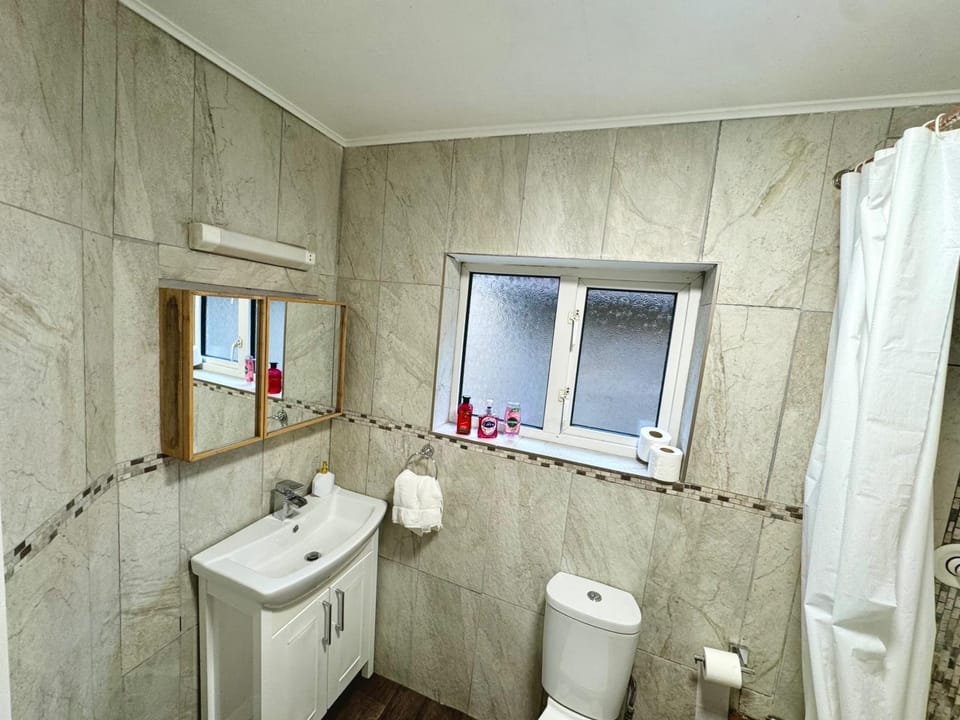Detached 4Beds - Windsor Heathrow & London Access House in Egham