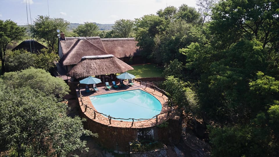 Property building, Bird's eye view, Garden, Pool view