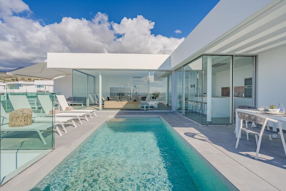 Bird's eye view, Mountain view, Pool view, Swimming pool, sunbed