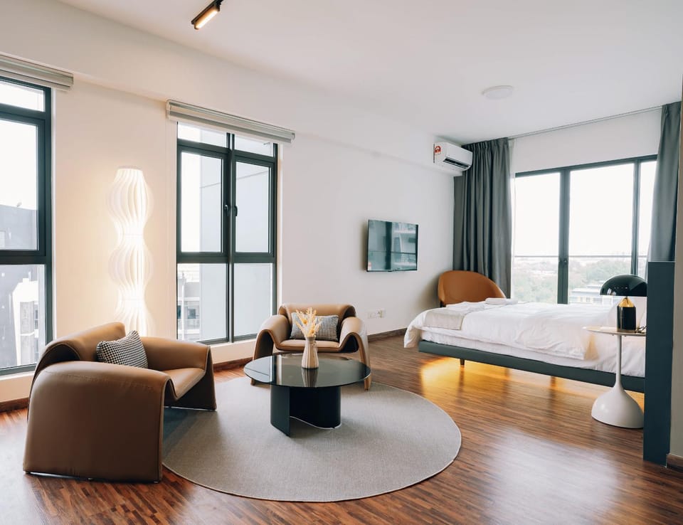 Bed, Living room, Photo of the whole room, Seating area