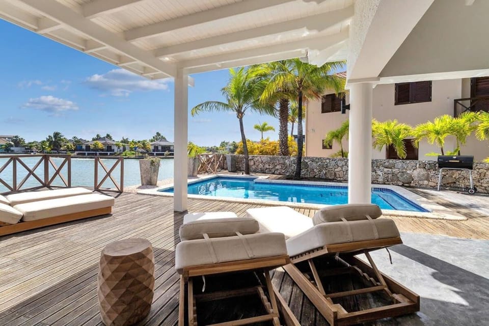 Costa de la Luz on the water of the Laguna Marina Villa in Venezuela