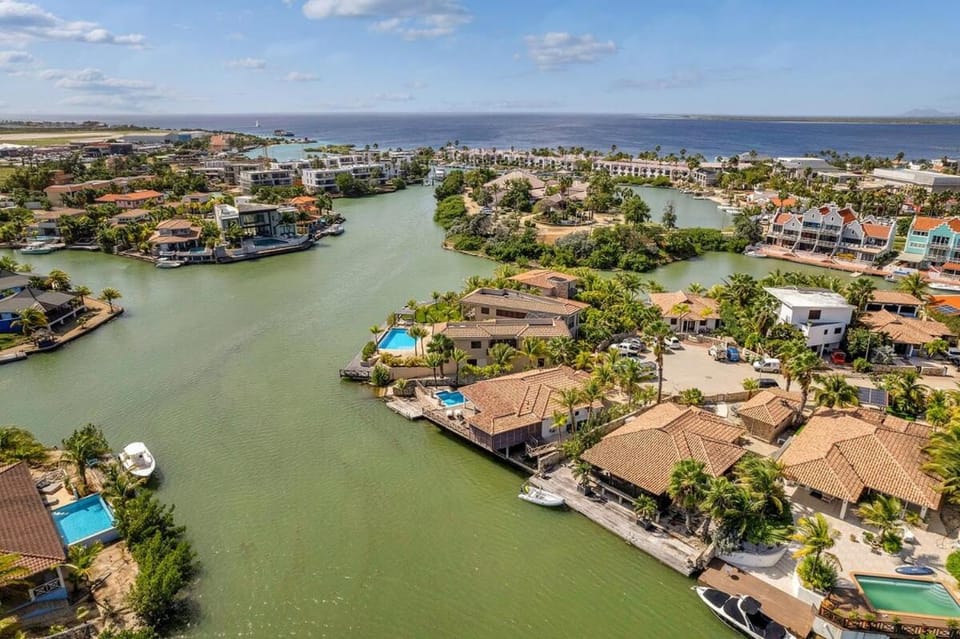 Costa de la Luz on the water of the Laguna Marina Villa in Venezuela