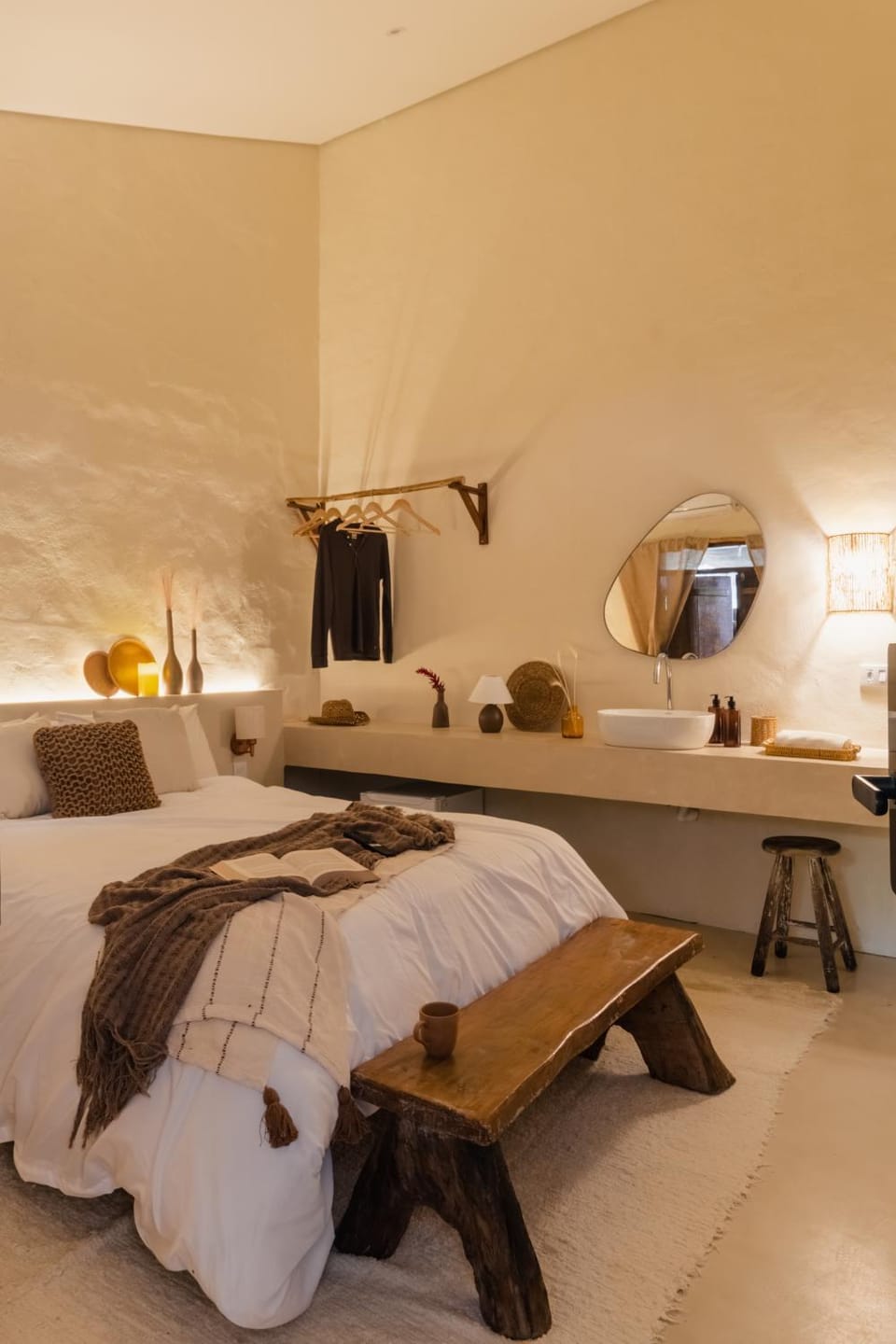 Bed, Photo of the whole room, Bedroom