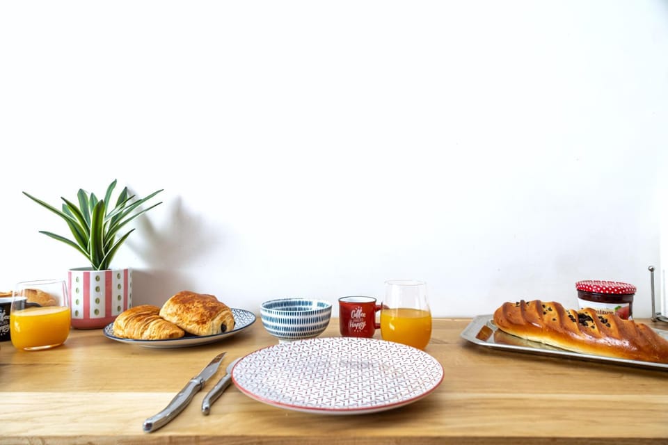 Food and drinks, Food, Breakfast, Continental breakfast, Lunch, Drinks