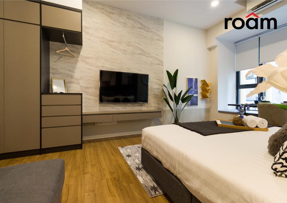 Bed, TV and multimedia, Bedroom