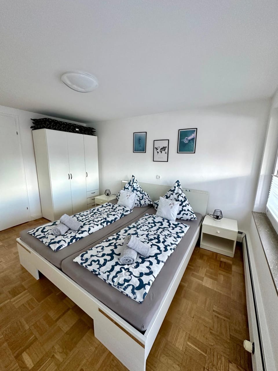 Bed, Photo of the whole room, Bedroom, towels