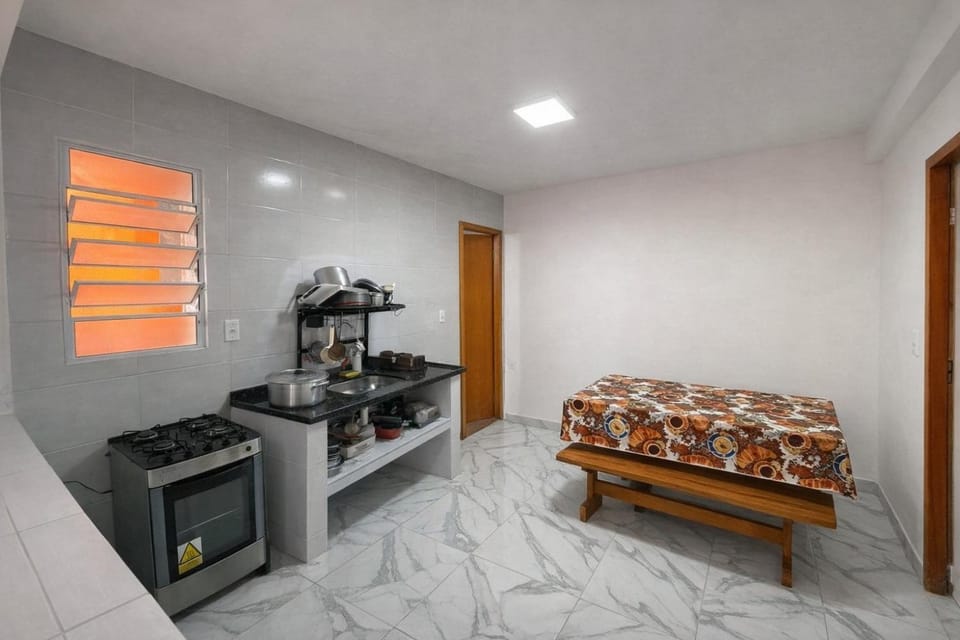 Restaurant/places to eat, Kitchen or kitchenette, stove, toaster