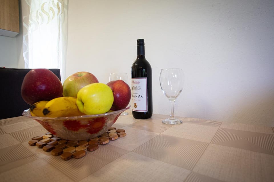 Food and drinks, Dining area, Food, Drinks, Alcoholic drinks