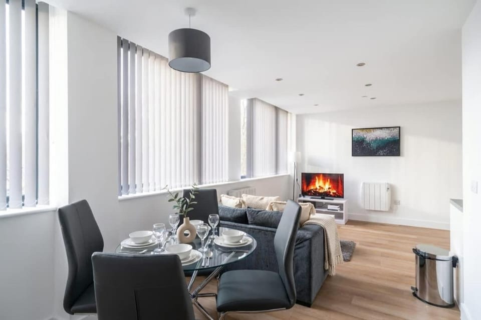 StayZeni, Alexandra Rise Manchester Lovely 1 Bed Apartment in Stretford