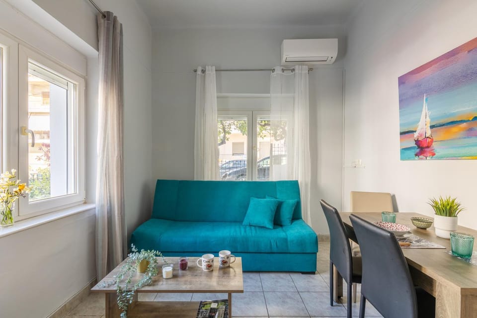 TV and multimedia, Living room, Seating area, Dining area, air conditioner