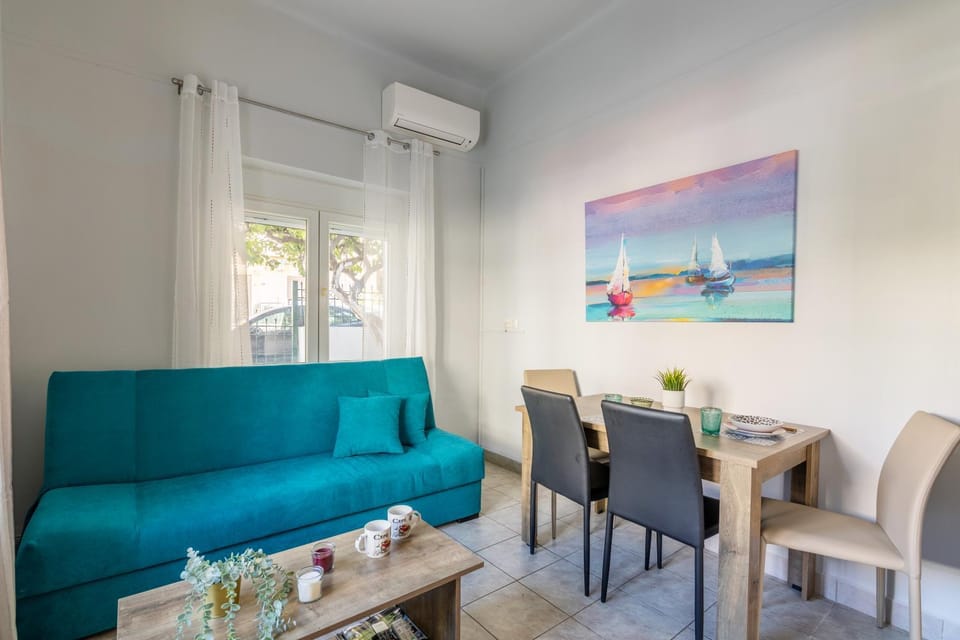 Living room, Seating area, Dining area, air conditioner
