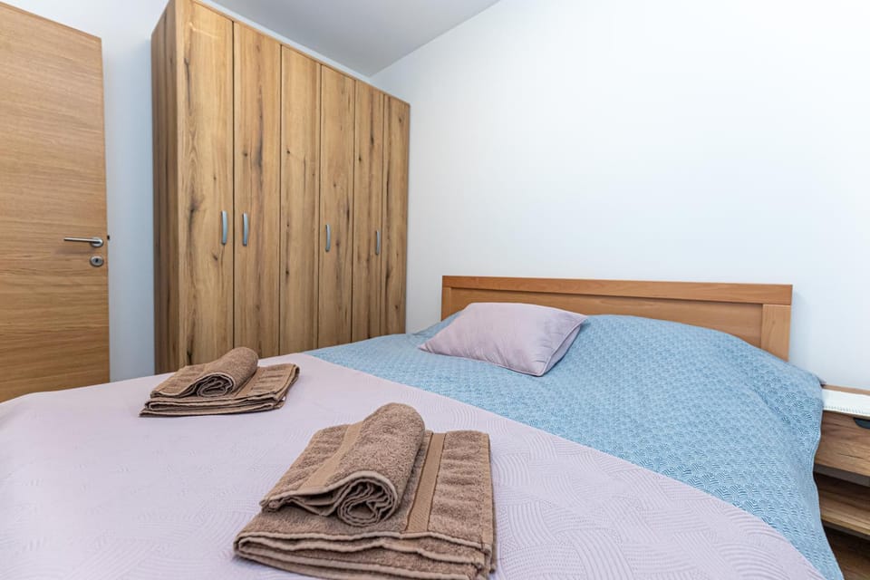 Bed, Photo of the whole room, Bedroom, towels, wardrobe